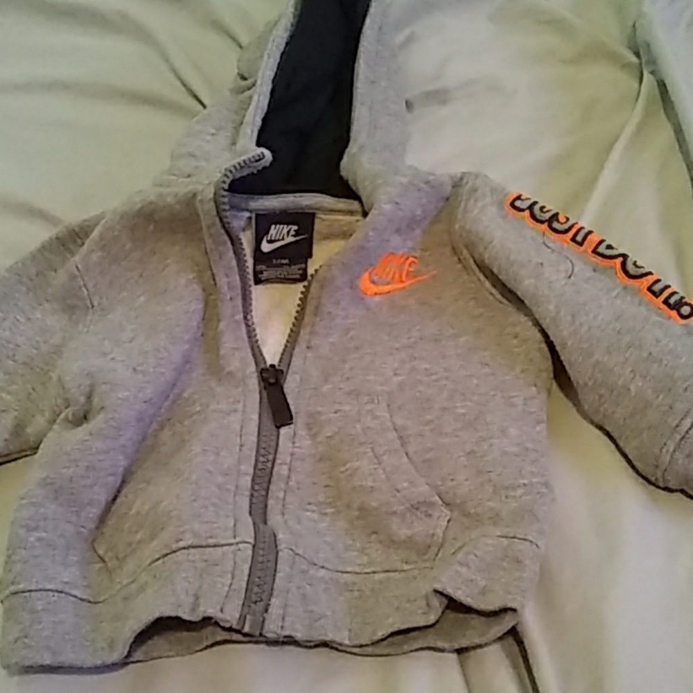 Very cute  xip up hoodie..